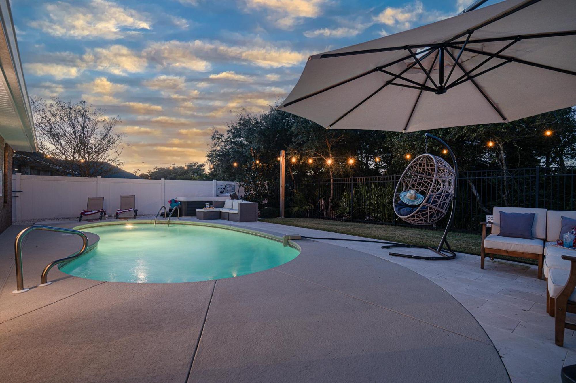 Heated Pool And Golf Cart, Walk To Beach! Best Deal! Destin Esterno foto